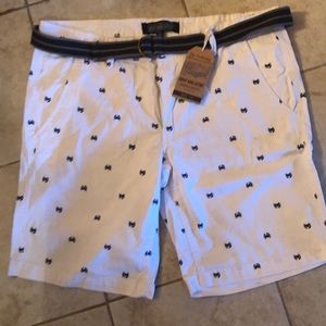 Men’s shorts with crab design.